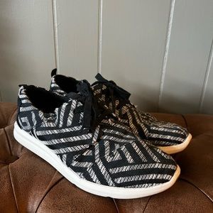Toms Lace Up tennis shoes Size 9